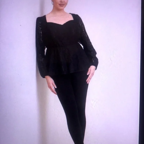 NWT Torrid Peplum Lace Puff Sleeve Top - Picture 2 of 9